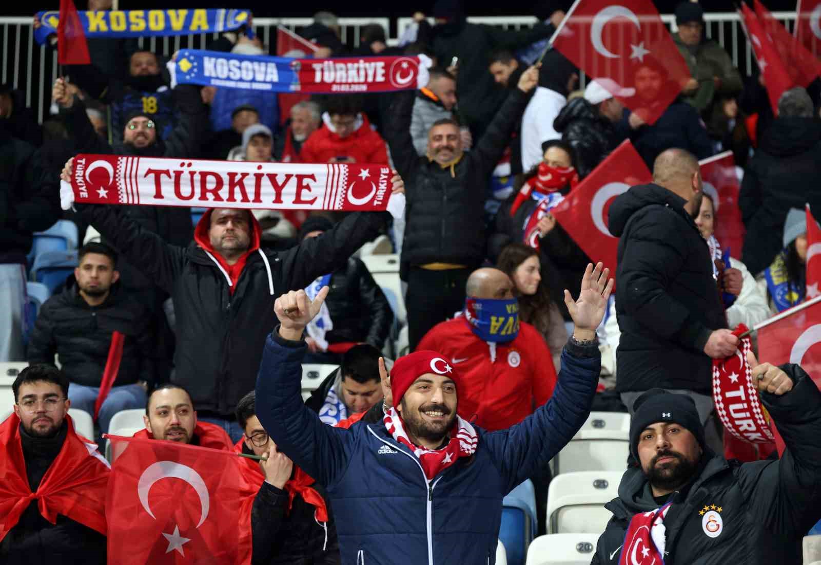 a milli futbol takiminda 3 degisiklik 4 fIOQjiOC