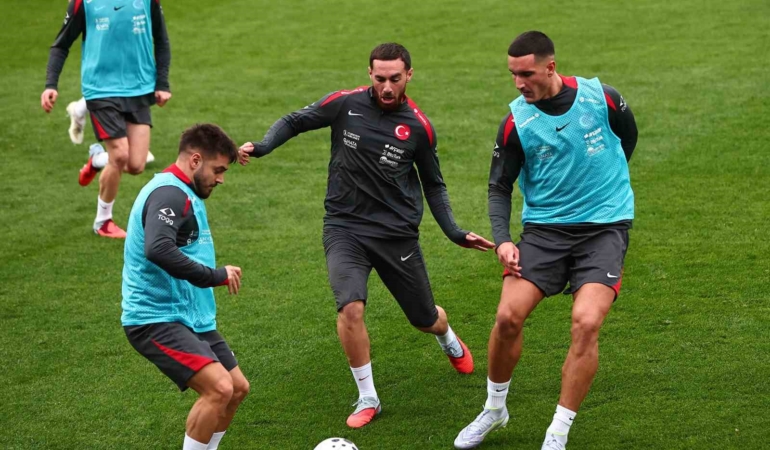 a-milli-futbol-takiminda-bulgaristan-mesaisi-suruyor-z6RR7B7u.jpg