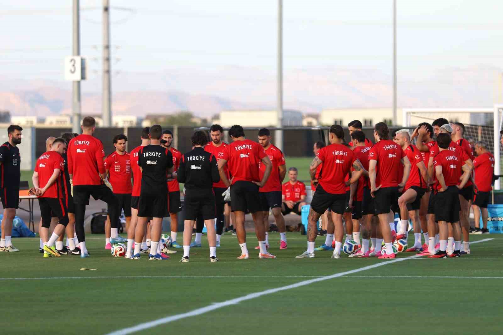 A Milli Futbol Takımı’nda Paraguay maçının hazırlıkları başladı 5 a milli futbol takiminda paraguay macinin hazirliklari basladi 1 i99HbagP