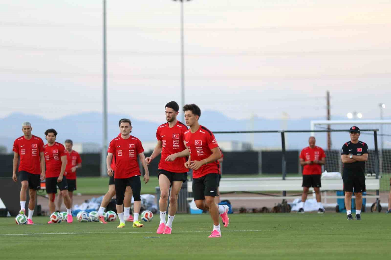 A Milli Futbol Takımı’nda Paraguay maçının hazırlıkları başladı 17 a milli futbol takiminda paraguay macinin hazirliklari basladi 13 bIT6LnJv