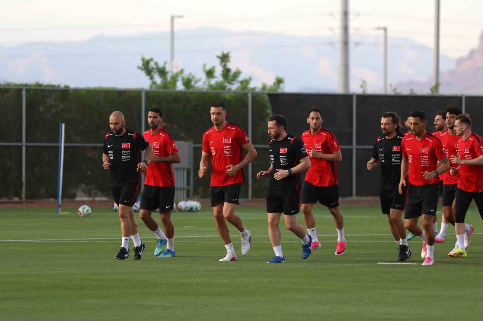 A Milli Futbol Takımı’nda Paraguay maçının hazırlıkları başladı 6 a milli futbol takiminda paraguay macinin hazirliklari basladi 2 dtYO3yUF