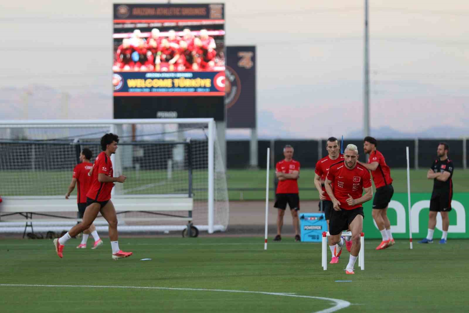 A Milli Futbol Takımı’nda Paraguay maçının hazırlıkları başladı 11 a milli futbol takiminda paraguay macinin hazirliklari basladi 7 7UeAFeFz
