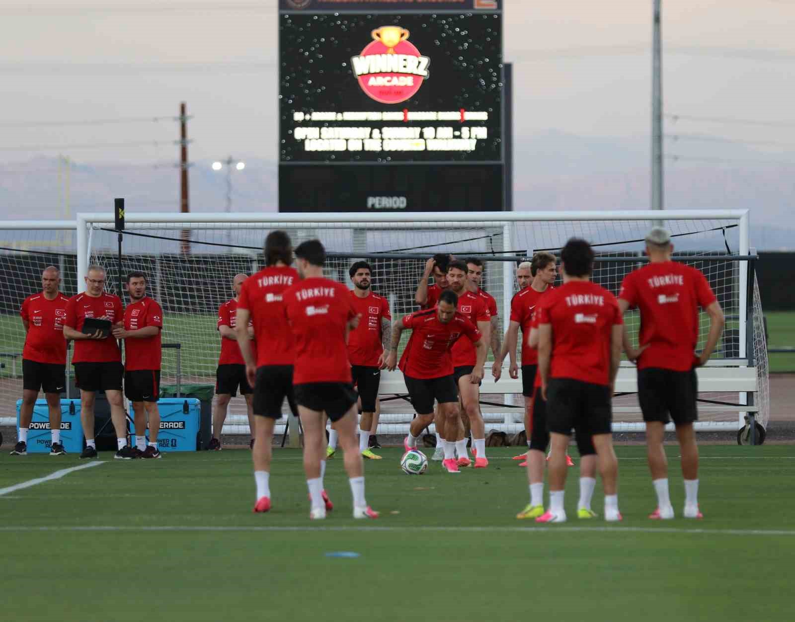 A Milli Futbol Takımı’nda Paraguay maçının hazırlıkları başladı 12 a milli futbol takiminda paraguay macinin hazirliklari basladi 8 DkwkR57J