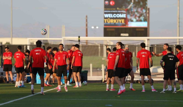 a-milli-futbol-takiminda-paraguay-macinin-hazirliklari-basladi-Sn65wYfO.jpg