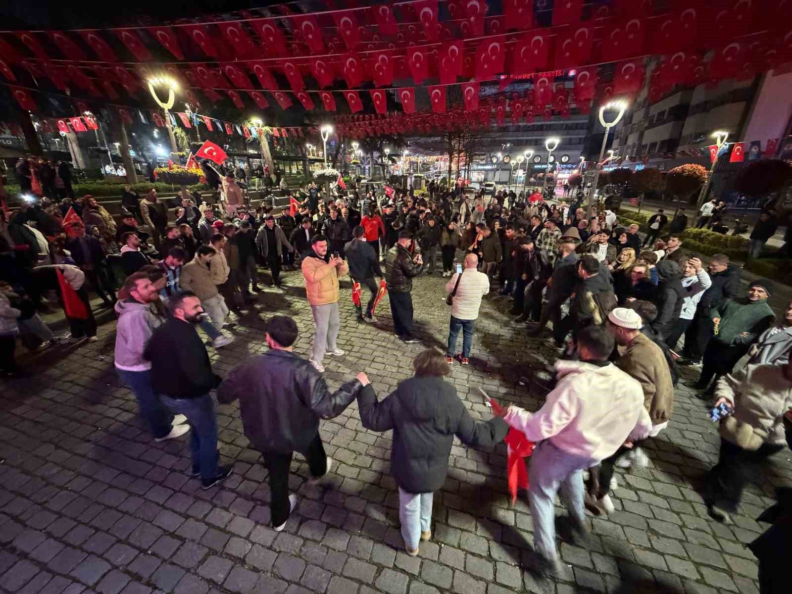 A Milli Futbol Takımı’nın, Dünya Kupası’na katılmaya hak kazanması Trabzon’da coşkuyla kutlandı 9 a milli futbol takiminin dunya kupasina katilmaya hak kazanmasi trabzonda coskuyla kutlandi 5 WSlvBFIB