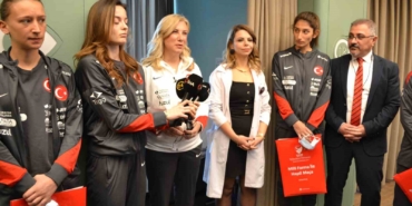 a-milli-kadin-futbol-takimindan-kanser-hastalarina-moral-ziyareti-Ndd57D3H.jpg