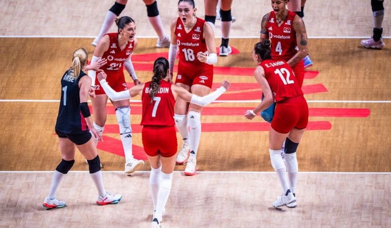 a-milli-kadin-voleybol-takimi-milletler-liginde-finale-yukseldi-eMGKONFg.jpg