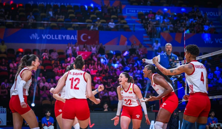 a-milli-kadin-voleybol-takimi-milletler-liginde-yari-finale-yukseldi-aQPVlPGx.jpg