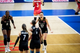 a-milli-kadin-voleybol-takimi-ust-uste-8-kez-milletler-ligi-finallerinde-nlH8MKD4.jpg