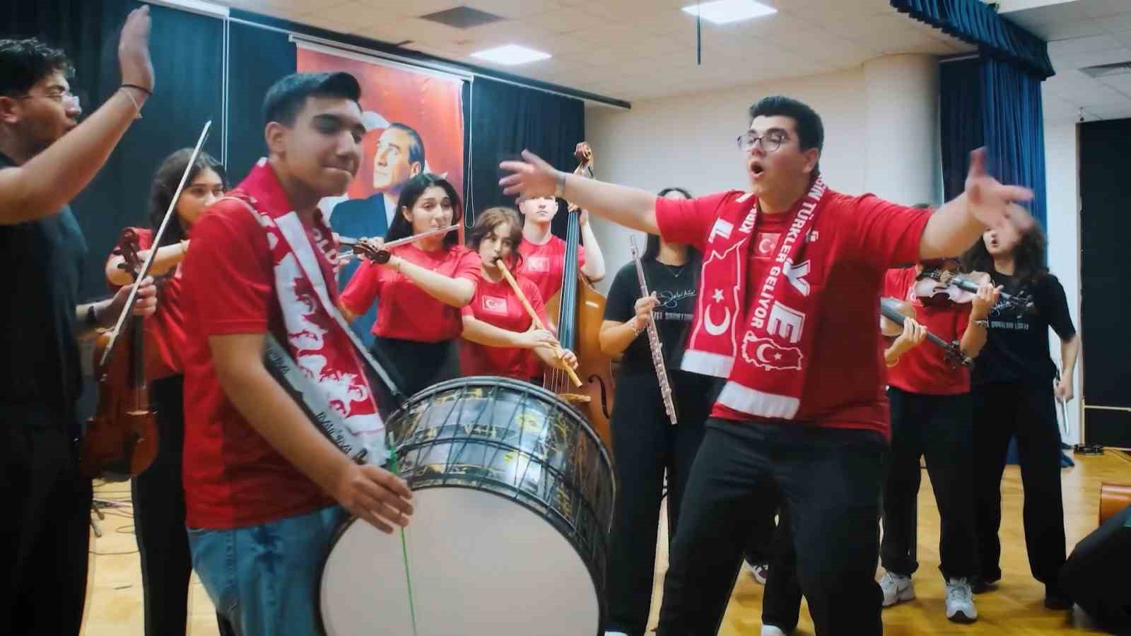 a milli takimin dunya kupasindaki marsi bursali ogrencilerden cikti 1 wgau2Rnv