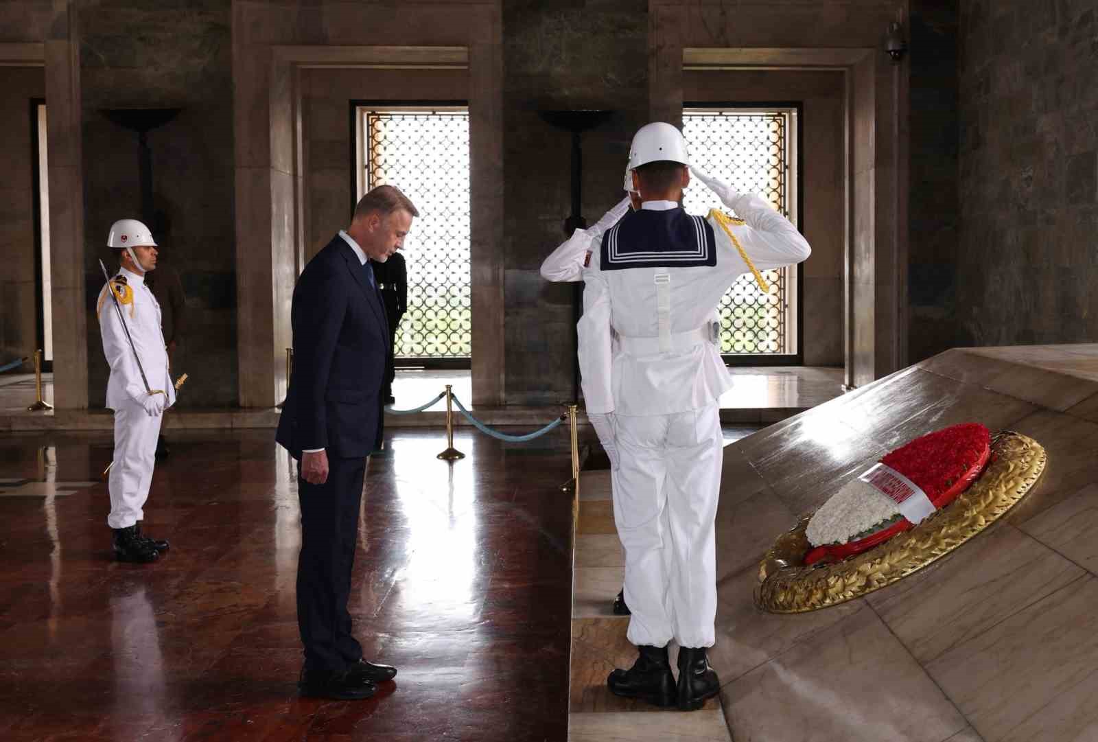AB Büyükelçisi Orav, Anıtkabir’i ziyaret etti 5 ab buyukelcisi orav anitkabiri ziyaret etti 1