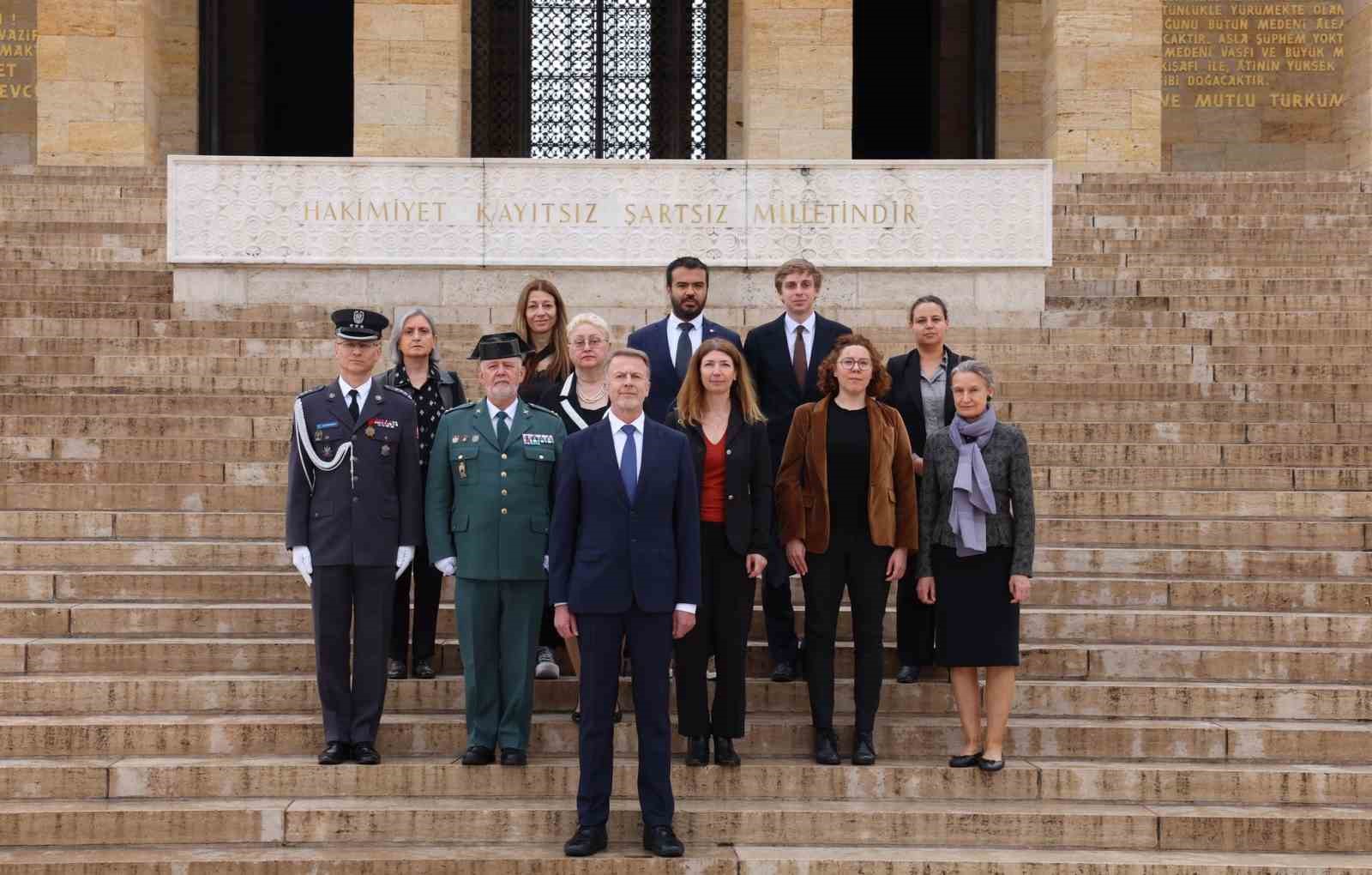 AB Büyükelçisi Orav, Anıtkabir’i ziyaret etti 7 ab buyukelcisi orav anitkabiri ziyaret etti 3 Lql5RyOZ