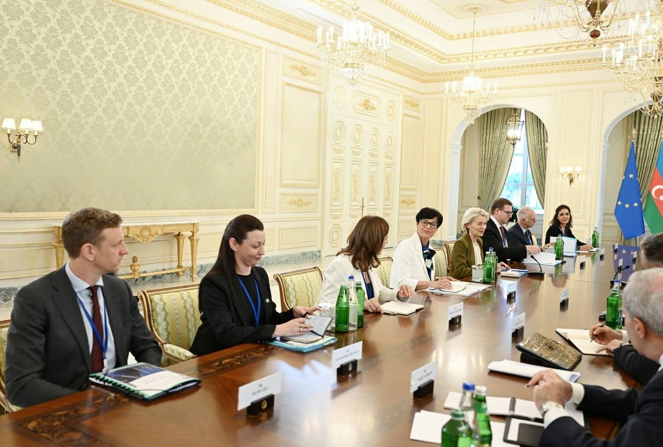 ab komisyonu baskani leyen kafkasyadaki baglanti projelerini desteklemek amaciyla 200 milyon euro hibe saglayacagiz KOaaYFdg