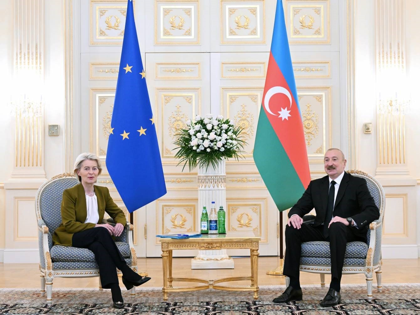ab komisyonu baskani leyen kafkasyadaki baglanti projelerini desteklemek amaciyla 200 milyon euro hibe saglayacagiz rUuJyqRM