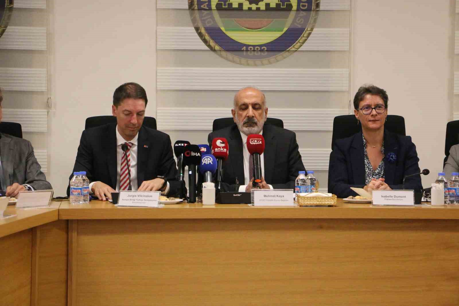 ab turkiye delegasyonu heyeti diyarbakirda 0 aHqavA4W