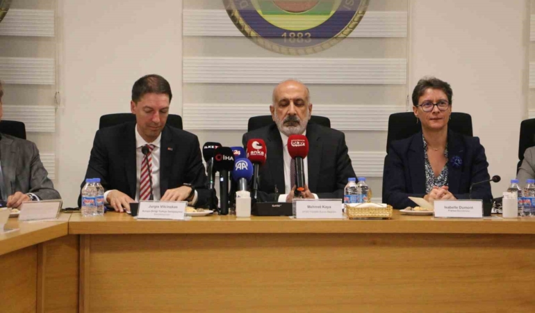 ab-turkiye-delegasyonu-heyeti-diyarbakirda-pv1Bx1cH.jpg