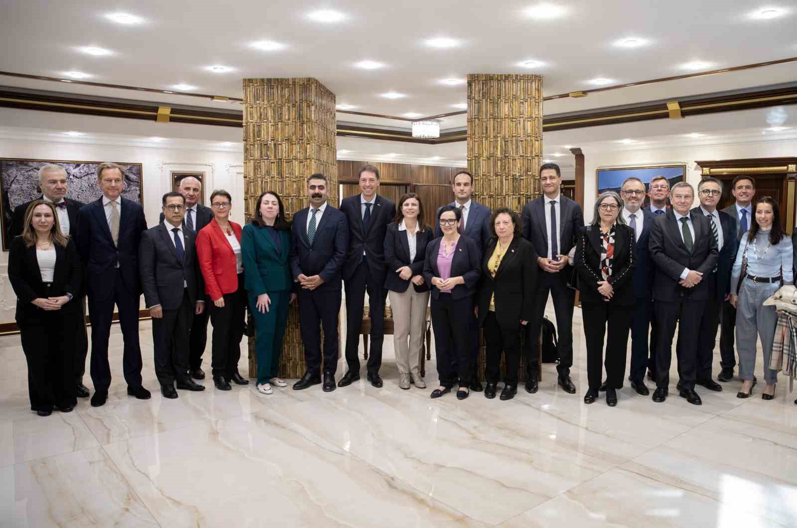 AB Türkiye Delegasyonu heyetinden Diyarbakır açılımı 5 ab turkiye delegasyonu heyetinden diyarbakir acilimi 1 zsOOgpPv