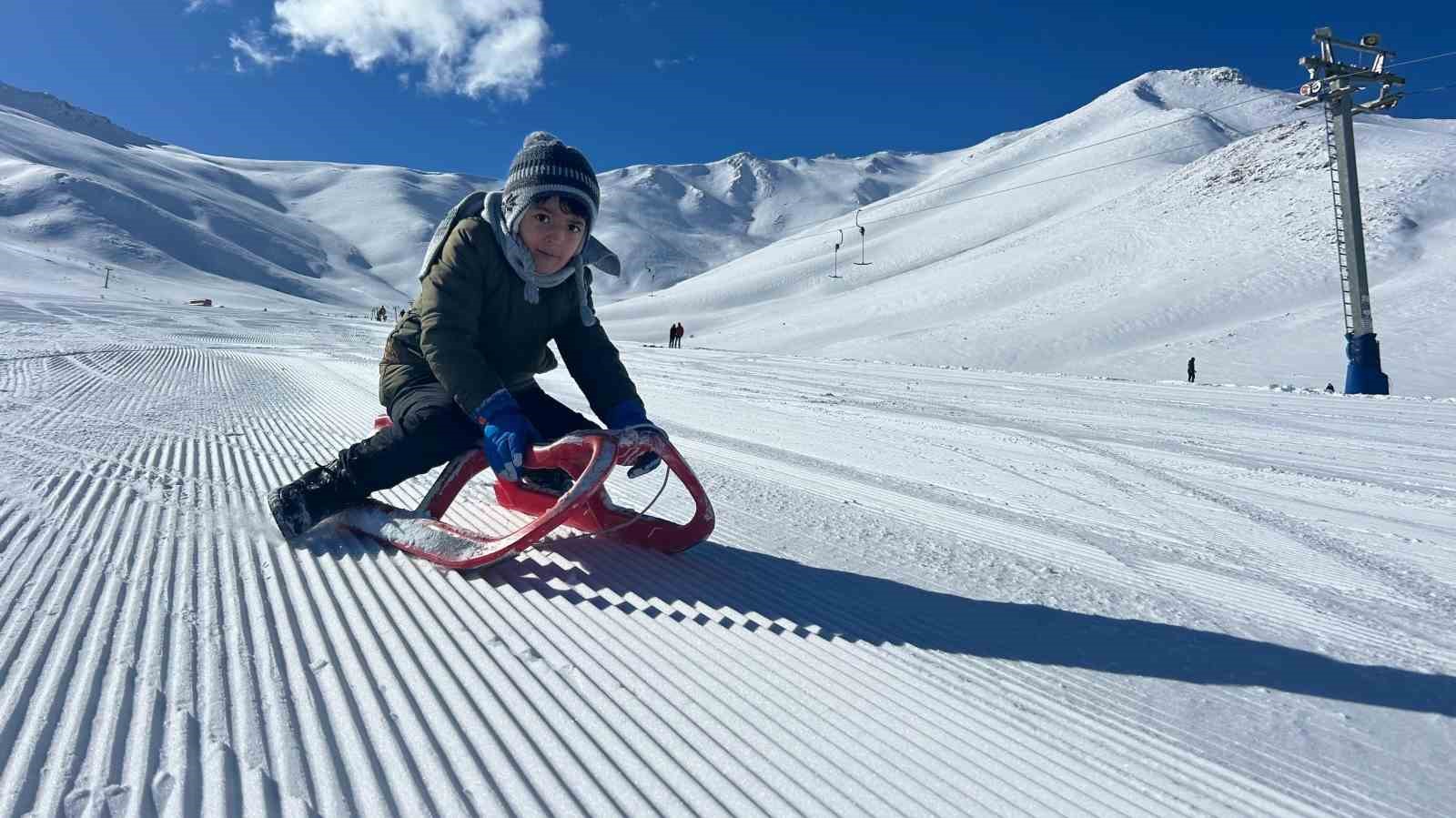 abali kayak merkezi yariyil tatilinde cocuklarla senlendi 0 38XXMJFY