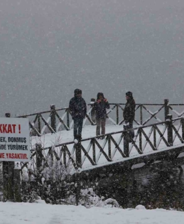 abant-golu-milli-parkinda-kis-guzelligi-mmEAC2es.jpg