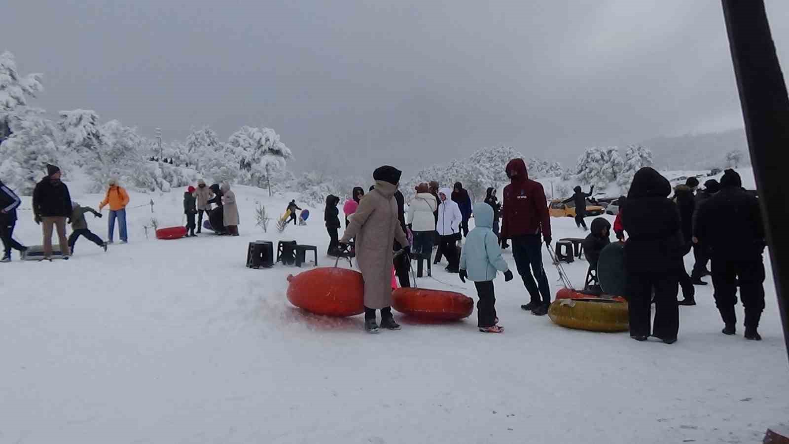 abant golu milli parkinin yamaclari kayak merkezi oldu 1 rTiJs2Vd