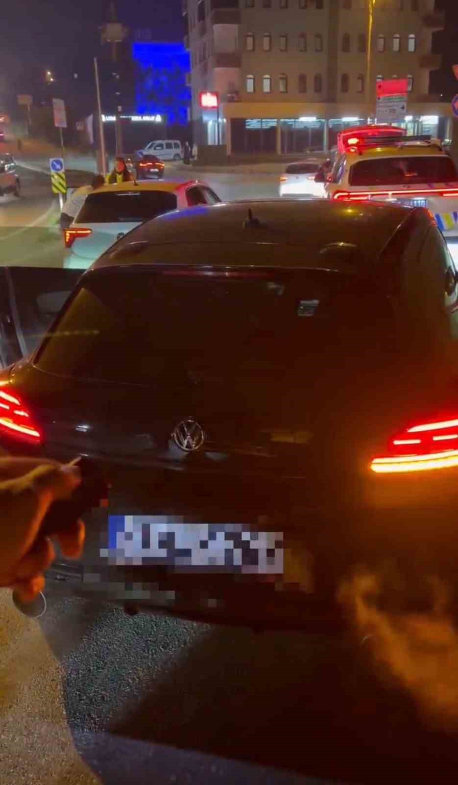 abartili egzozla tehlikeli sollama yapan surucu cezadan kacamadi 0 sbLPSLGw