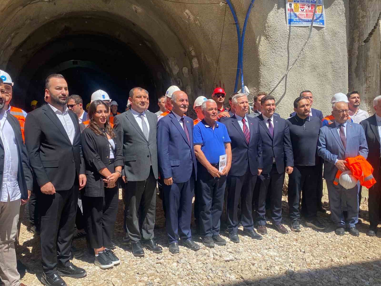 abb baskani mansur yavas secmen baska bir partiyi tercih etmek isteseydi zaten onu secerdi 9sgnTHNW