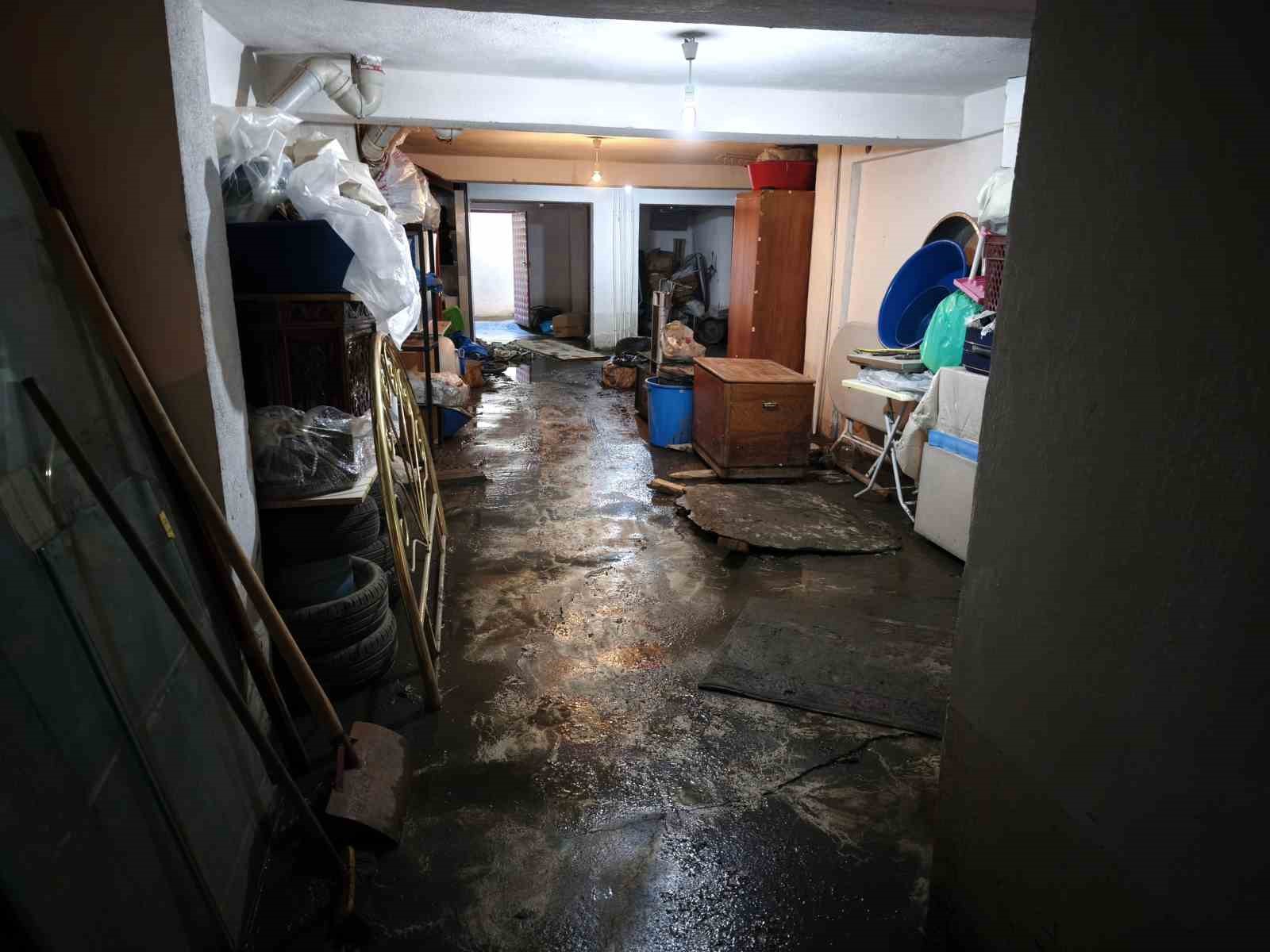 abbnin yol calismasindan sonra binasini iki kere kanalizasyon sulari basan vatandas isyan etti 3 5HMIXv4M