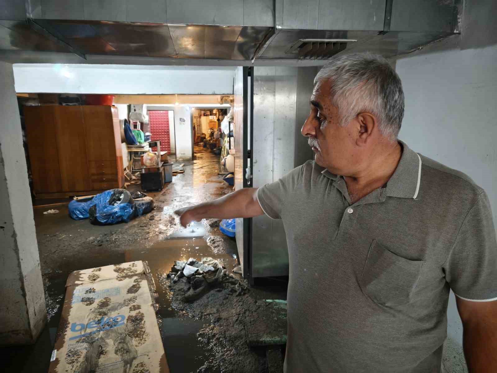 abbnin yol calismasindan sonra binasini iki kere kanalizasyon sulari basan vatandas isyan etti 8 v8knPBIt