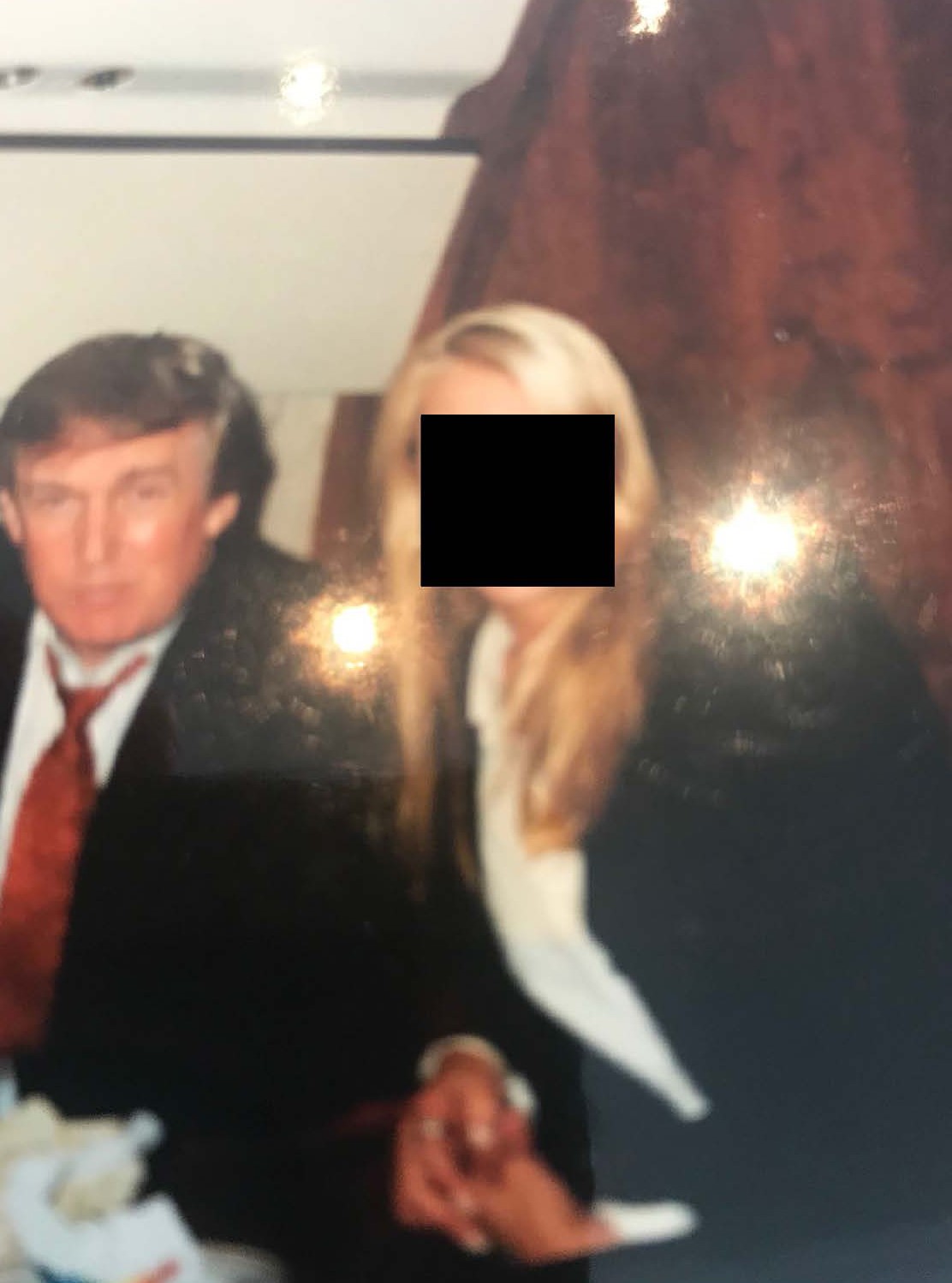 ABD Başkanı Trump’ın cinsel istismar suçlusu Epstein dosyasında yer alan yeni fotoğrafları yayınlandı 17 abd baskani trumpin cinsel istismar suclusu epstein dosyasinda yer alan yeni fotograflari yayinlandi 13 iXcqtfGd