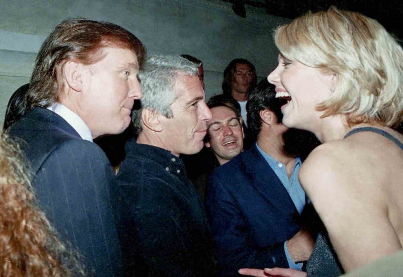 ABD Başkanı Trump’ın cinsel istismar suçlusu Epstein dosyasında yer alan yeni fotoğrafları yayınlandı 9 abd baskani trumpin cinsel istismar suclusu epstein dosyasinda yer alan yeni fotograflari yayinlandi 5 g1a1i8Dj