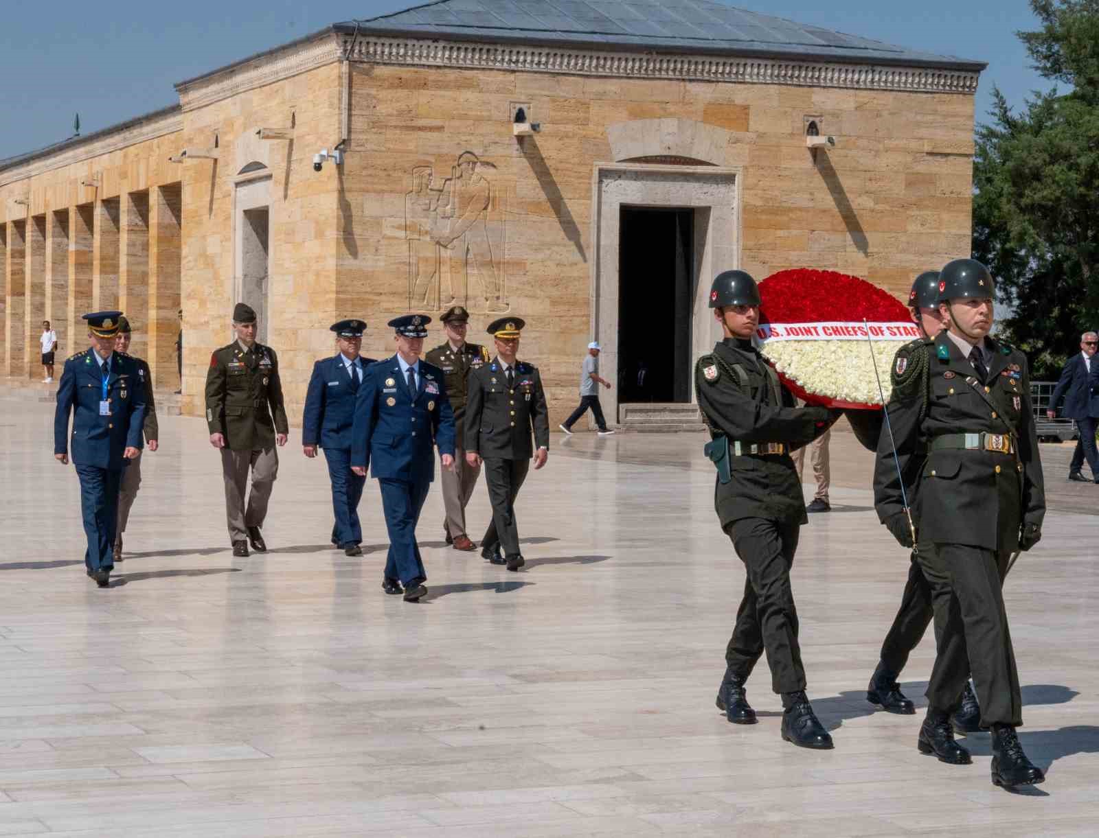 ABD Genelkurmay Başkanı Orgeneral Caine, Anıtkabir’i ziyaret etti 7 abd genelkurmay baskani orgeneral caine anitkabiri ziyaret etti 3 6mEGRaS8
