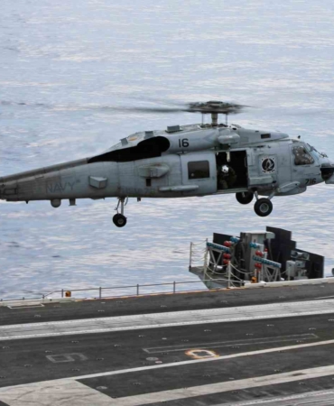 abd-ordusuna-ait-helikopter-umman-denizine-acil-inis-yapti-1-kisi-kayip-dZylK8kU.jpg