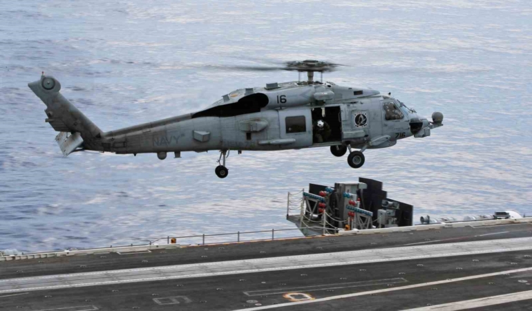 abd-ordusuna-ait-helikopter-umman-denizine-acil-inis-yapti-1-kisi-kayip-dZylK8kU.jpg