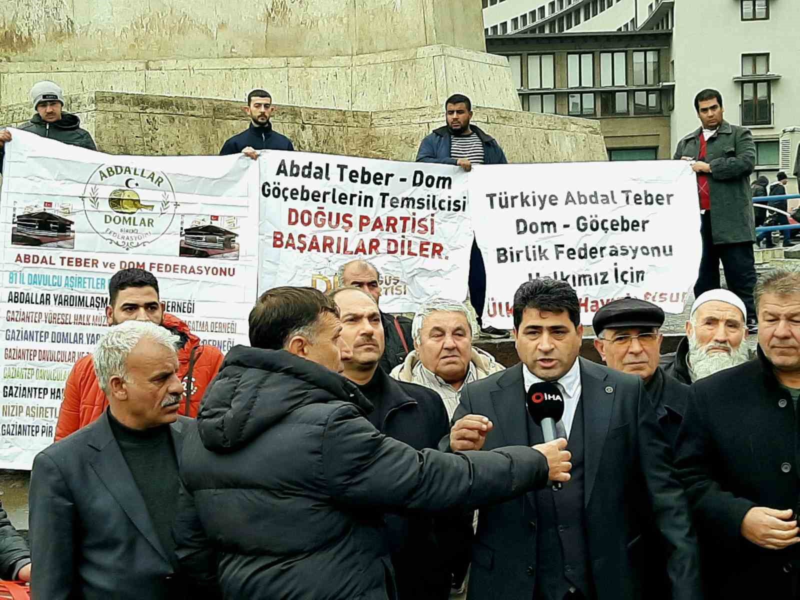 Abdallar Domlar Birliği Federasyonu, kuruluş ve tanıtım programı öncesinde davul ve zurna eşliğinde seslerini duyurmaya çalıştı 6 abdallar domlar birligi federasyonu kurulus ve tanitim programi oncesinde davul ve zurna esliginde seslerini mivccum7