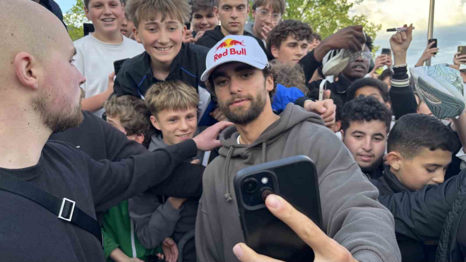 abdde 600 kilometrelik maratonu 123 saatte tamamlayan sporcu arda saatci berline donusunde coskuyla karsilandi