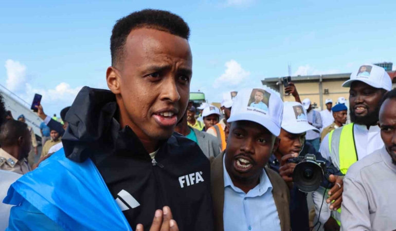 abdnin-giris-izni-vermedigi-somalili-hakem-omar-artan-2026-uefa-super-kupa-macini-yonetecek-wzuvPK9h.jpg