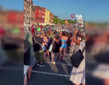 abdnin-milyarder-italya-buyukelcisi-fertitta-mega-yatiyla-geldigi-venedikte-protestolarla-karsilandi-RtRZwytV.jpg