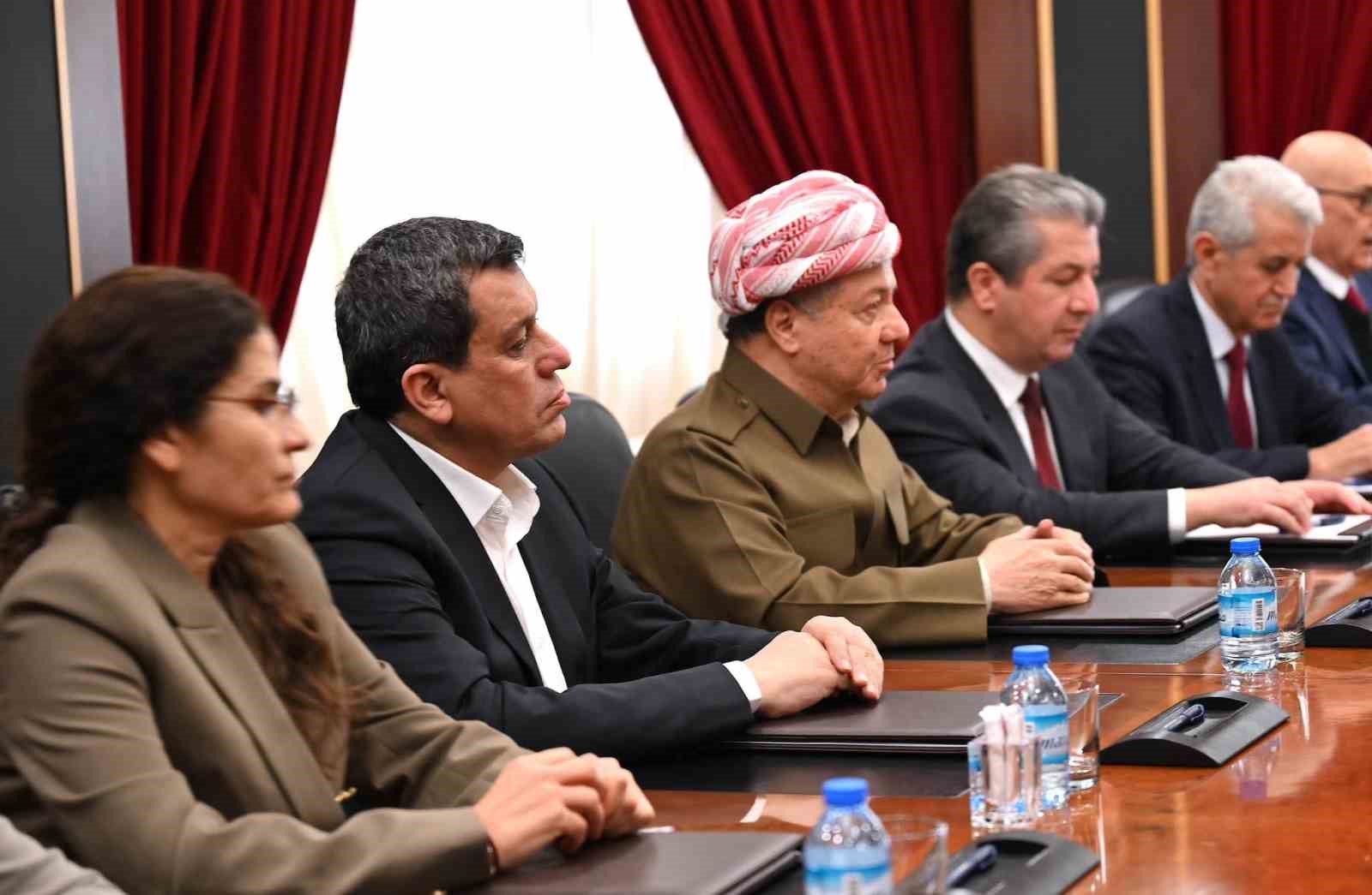 abdnin suriye ozel temsilcisi barrack erbilde teror orgutu sdg elebasi abdi ile bir araya RwQRC8In