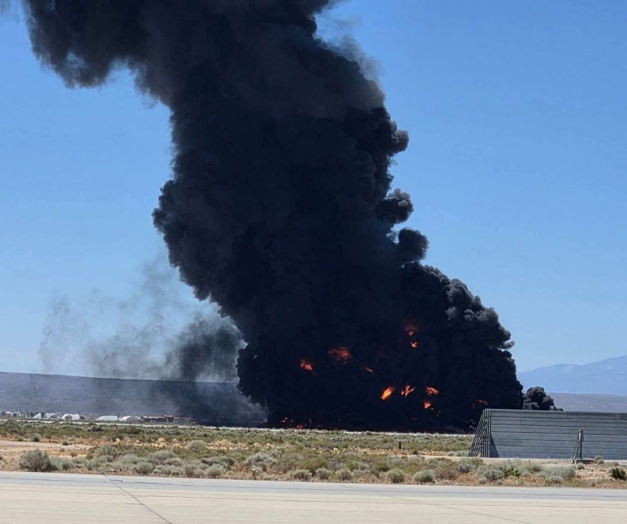 ABD’ye ait B-52 bombardıman uçağı kazasının ardından çekilen yeni görüntüler ortaya çıktı 4 abdye ait b 52 bombardiman ucagi kazasinin ardindan cekilen yeni goruntuler ortaya cikti 0 NHUZmBmS