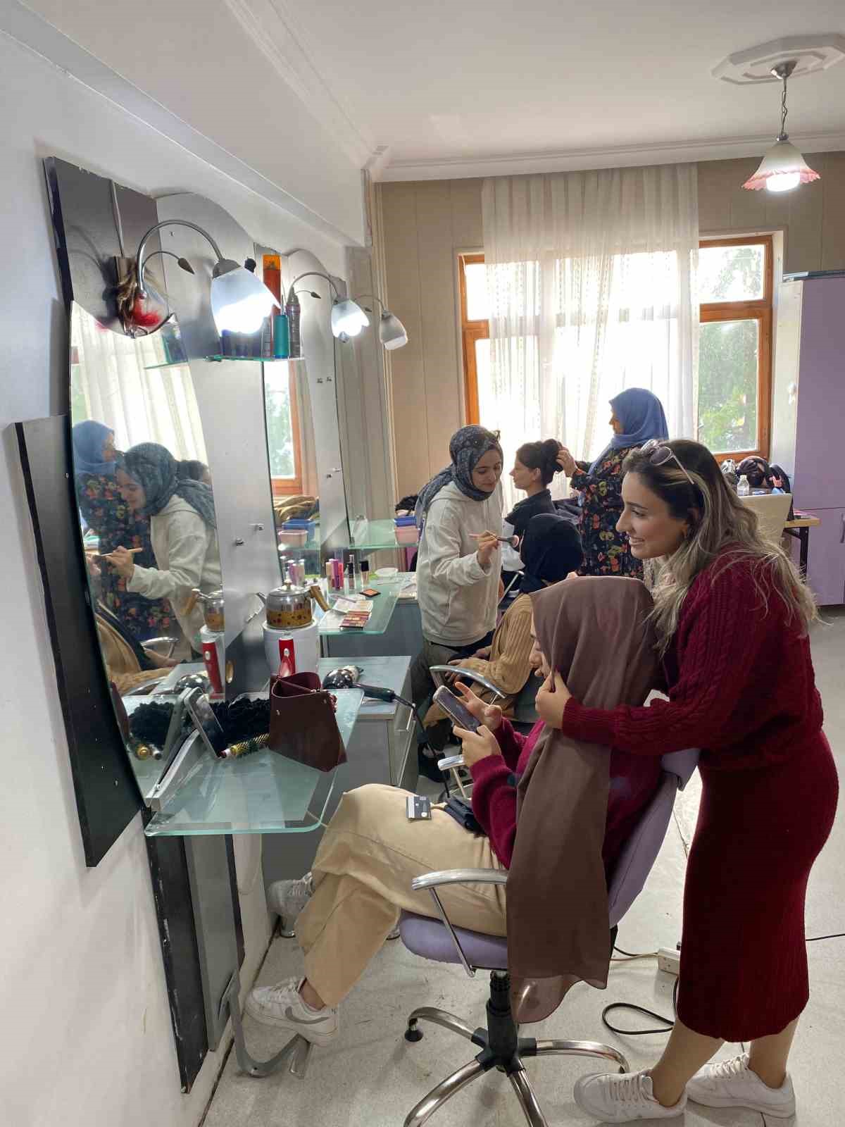 abla ve kardes hayalleri icin kuaforluk egitimi aliyor 7