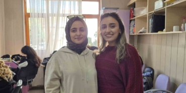 abla-ve-kardes-hayalleri-icin-kuaforluk-egitimi-aliyor-RSpE3QGy.jpg