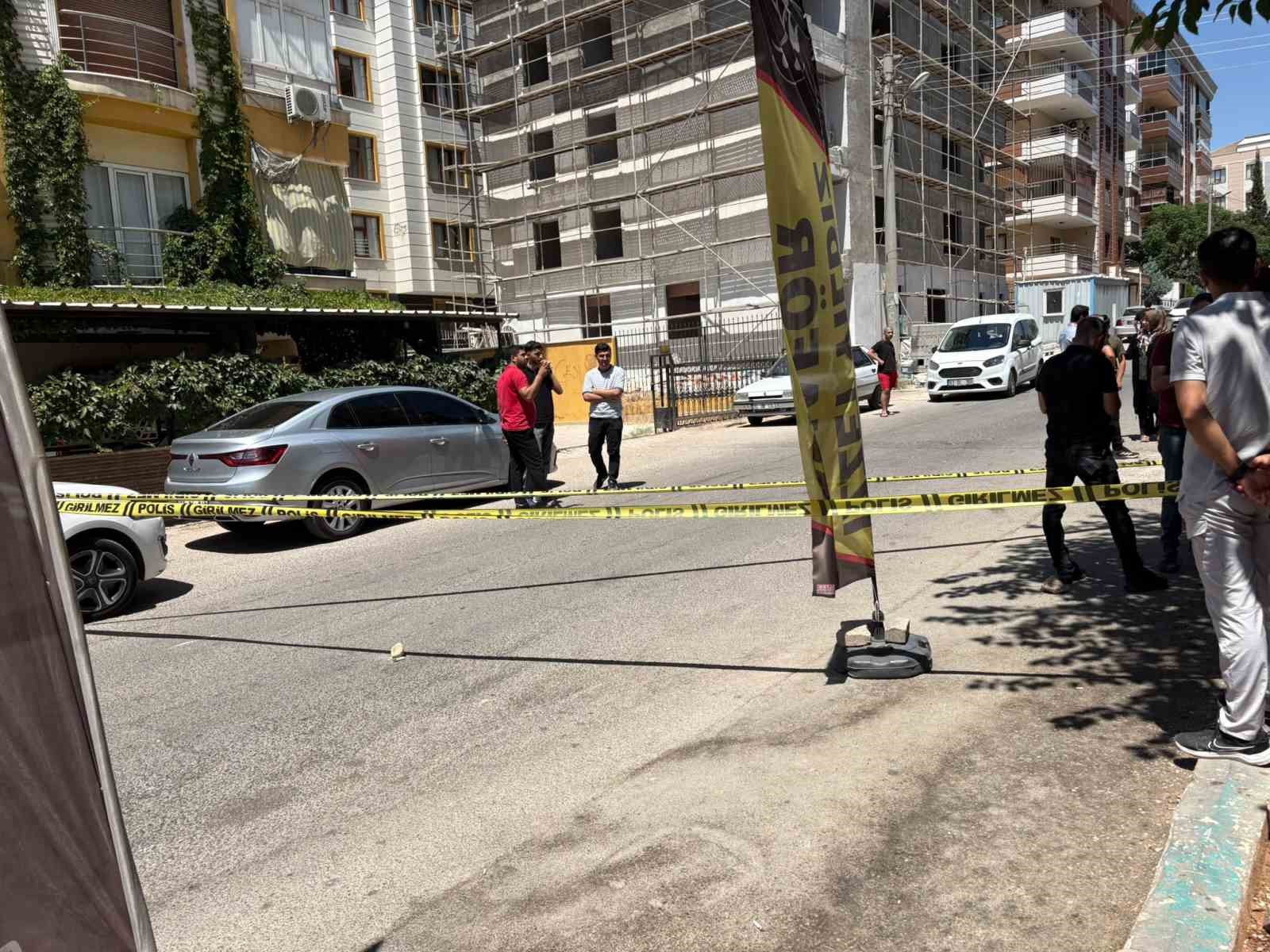 Ablası ile tartışan eniştesinin berber dükkanını tüfekle bastı: 4 yaralı 5 ablasi ile tartisan enistesinin berber dukkanini tufekle basti 4 yarali 1 fAUDDp8B