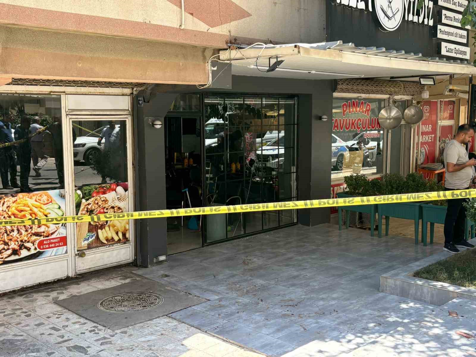 Ablası ile tartışan eniştesinin berber dükkanını tüfekle bastı: 4 yaralı 7 ablasi ile tartisan enistesinin berber dukkanini tufekle basti 4 yarali 3 669rwJQn