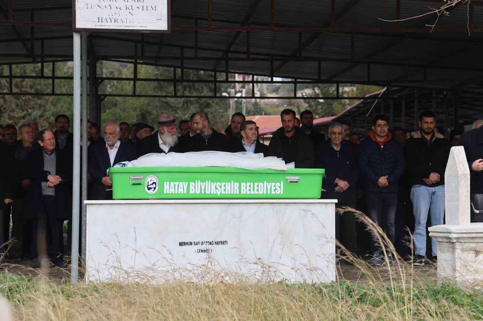 ablasi tarafindan oldurulen eylul annesinin hayallerimiz yarida kaldi sozleriyle son yolculuguna ugurlandi 1 XTpGUapA