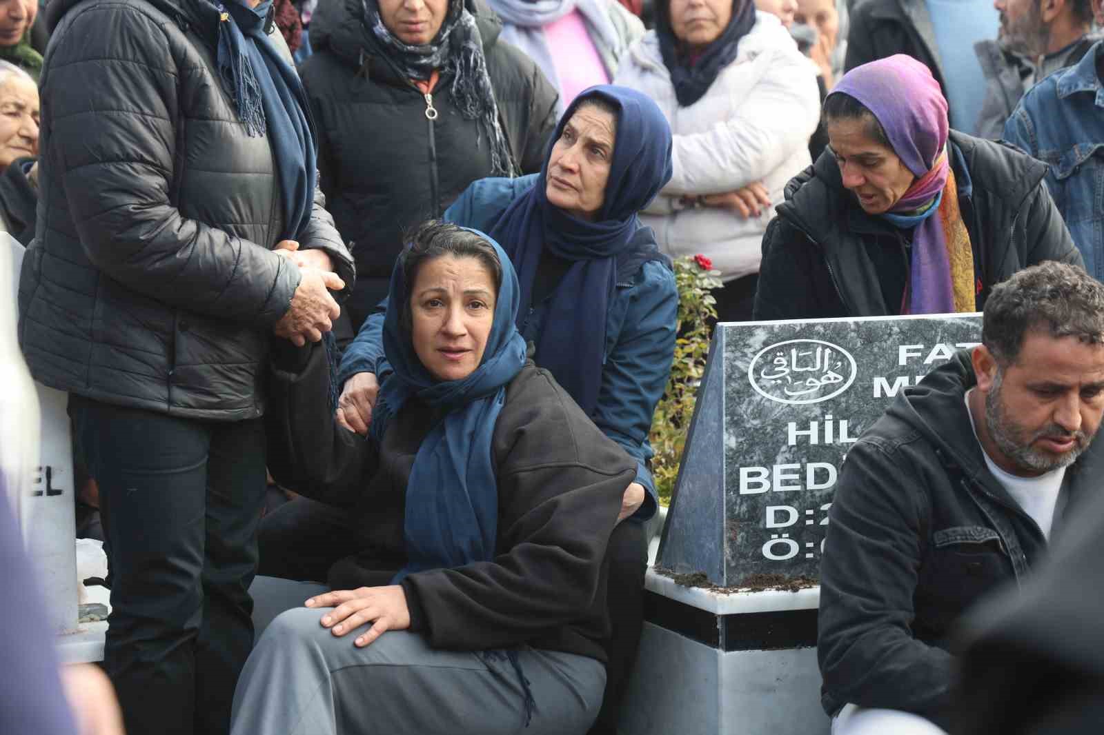 ablasi tarafindan oldurulen eylul annesinin hayallerimiz yarida kaldi sozleriyle son yolculuguna ugurlandi 3 wXIHNLyy