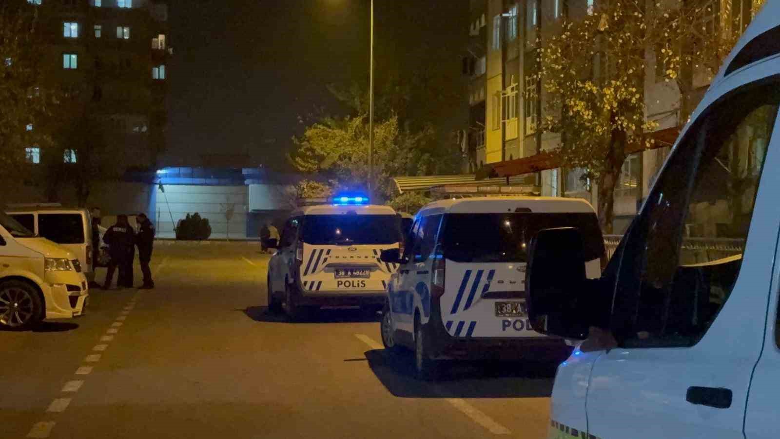 ablasinin acisina dayanamadi ayni yerden atladi 1 agir yarali 0 qUHk2SsW