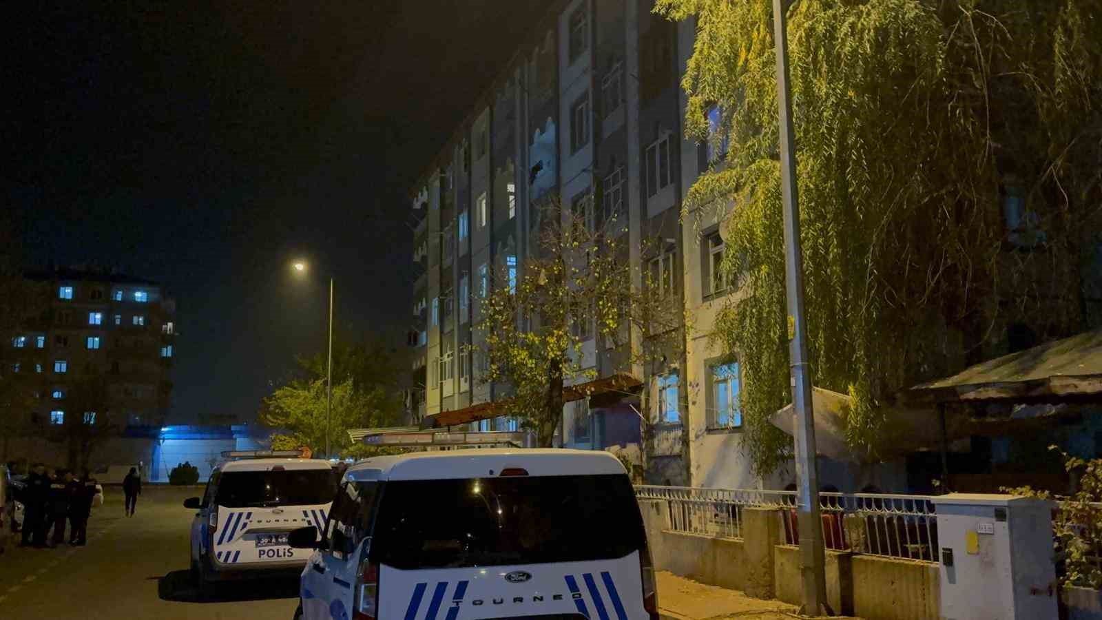 ablasinin acisina dayanamadi ayni yerden atladi 1 agir yarali 6 nGFrkJ59