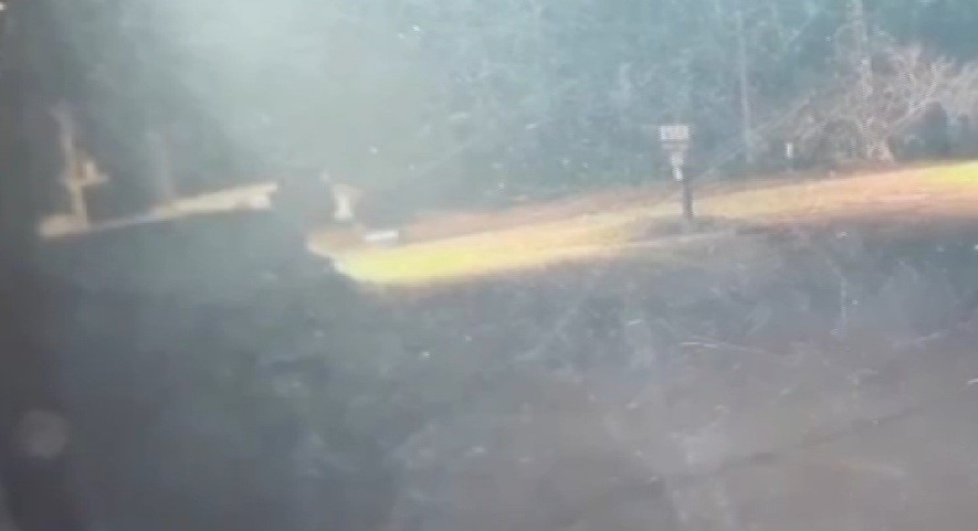 Acı kaza güvenlik kamerasına yansıdı; otomobille çarpışan motosiklet sürücüsü metrelerce havaya uçtu 9 aci kaza guvenlik kamerasina yansidi otomobille carpisan motosiklet surucusu metrelerce havaya uctu 5 JFqwqkBz