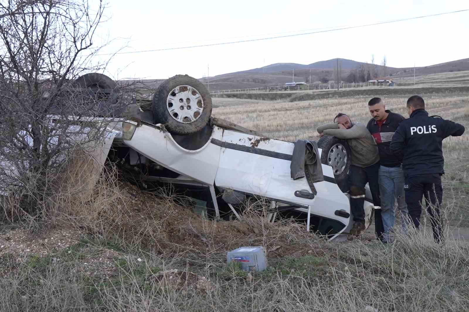 aci manzarayla karsilasti gozyaslarini tutmadi hurdaya donen otomobildeki 2 yegeni yaralandi 0 1HCX23p3