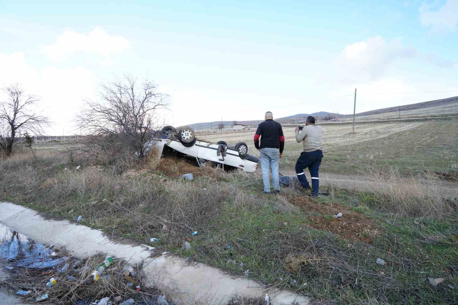 aci manzarayla karsilasti gozyaslarini tutmadi hurdaya donen otomobildeki 2 yegeni yaralandi 1 7V7fp1HP